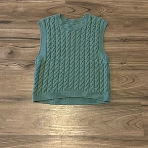 Abercrombie & Fitch Cable Knit  Sweater Vest